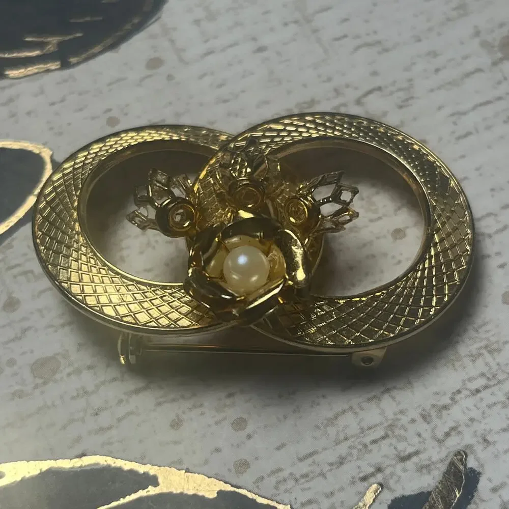 Vintage gold tone double circle flower bouquet faux pearl brooch pin D2